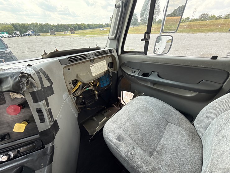 2006-caterpillar-c13-image-26