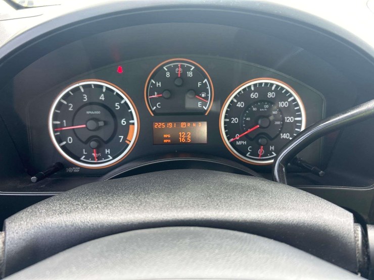2013-nissan-titan-image-12
