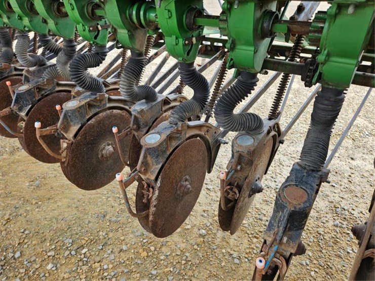 john-deere-8300-image-22