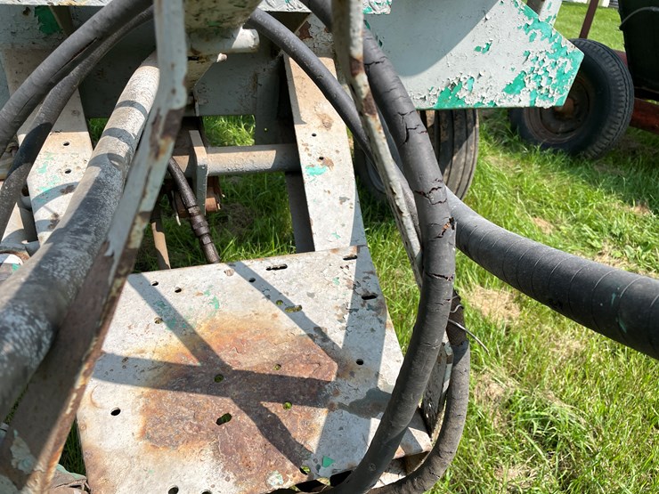 #5483-•-top-air-pull-behind-40'-sprayer-image-11
