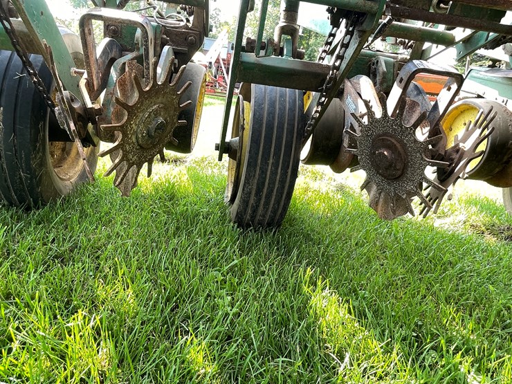 #5551-•-john-deere-p7000-planter-seeder-image-21
