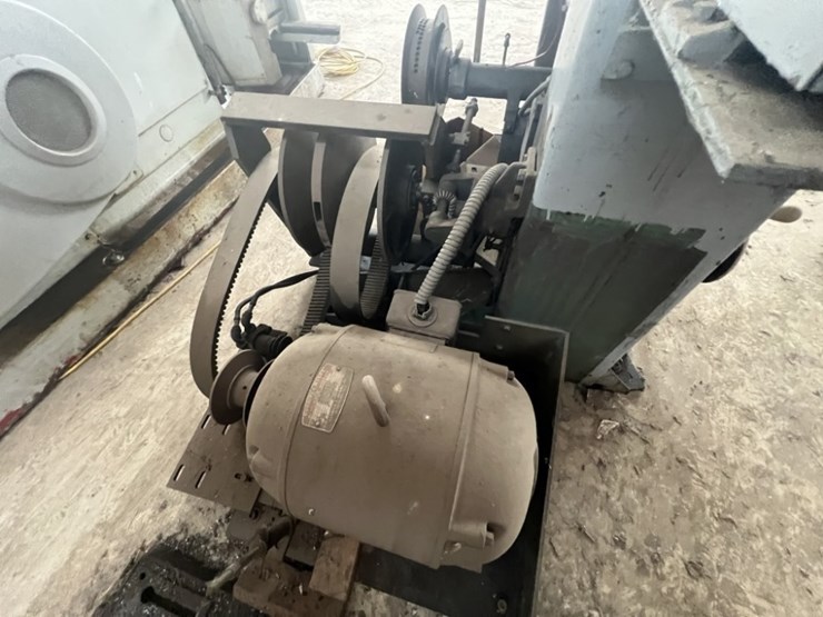 doall-36-r-vertical-band-saw-image-7