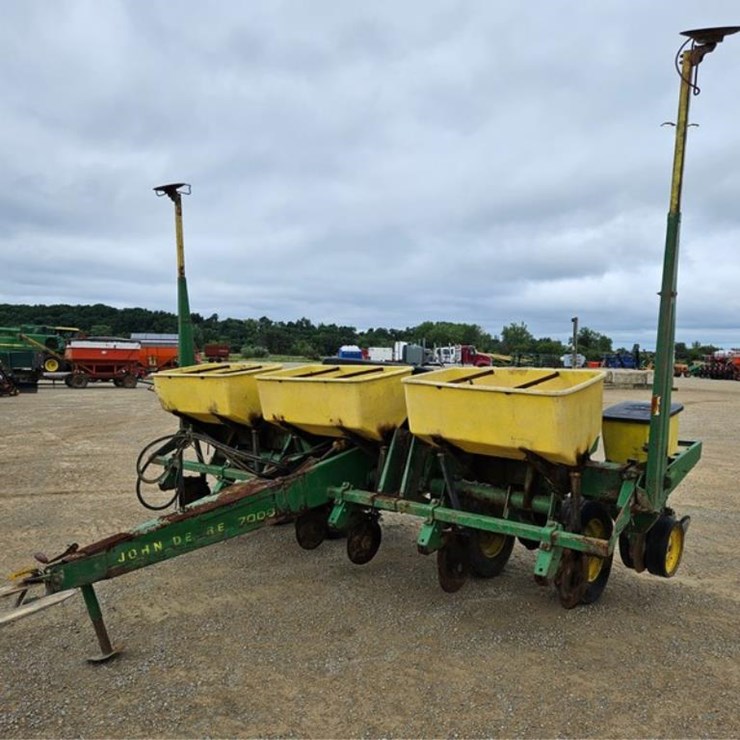 JOHN DEERE 7000