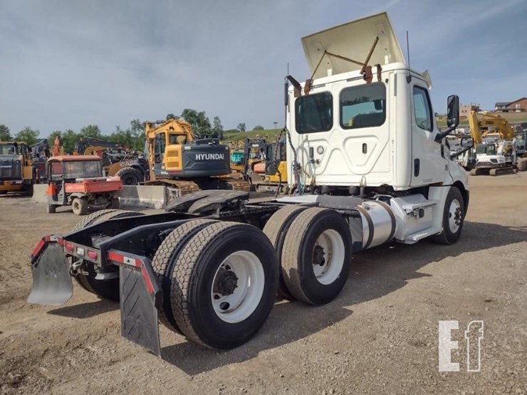 2018-18-freightliner-cascadia-truck-tractor^title^-9514-image-34