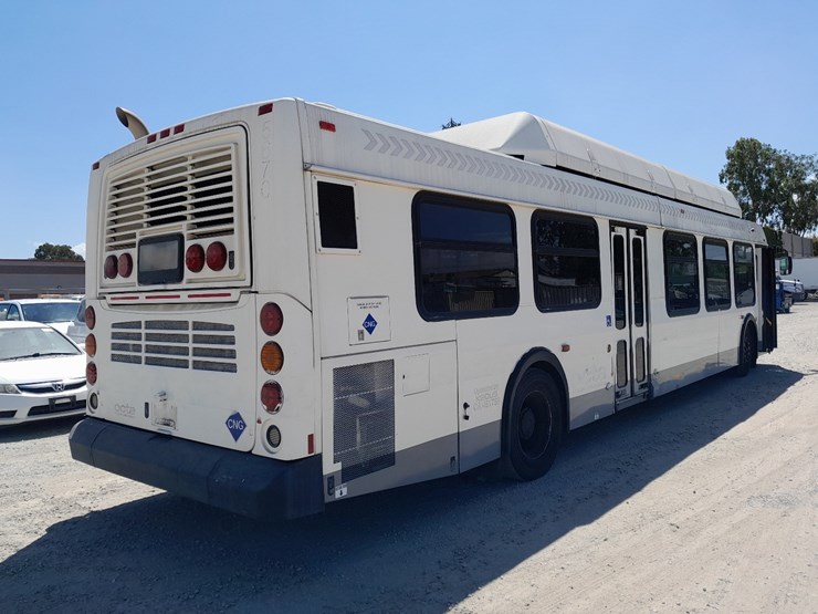 lot#-409-2007-new-flyer-c40lfr-transit-bus-image-3