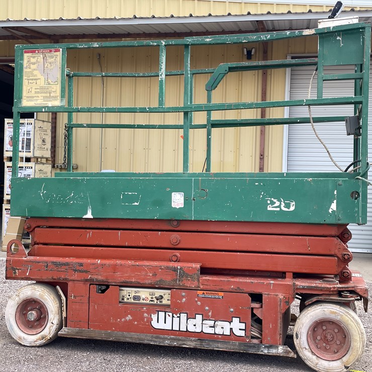 #1017 • Scissor Lift