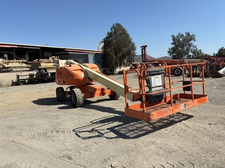 2012-jlg-400s-image-2
