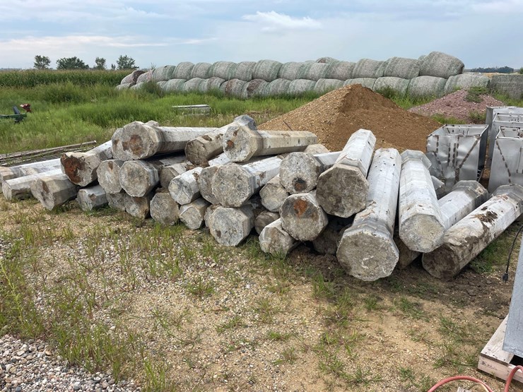 approx-40-precast-cement-pillars-image-1