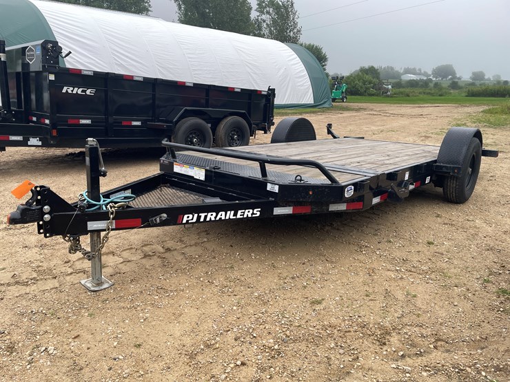 #164-•-2023-pj-tilt-top-16'-utility-trailer-(has-wi-title)-image-1