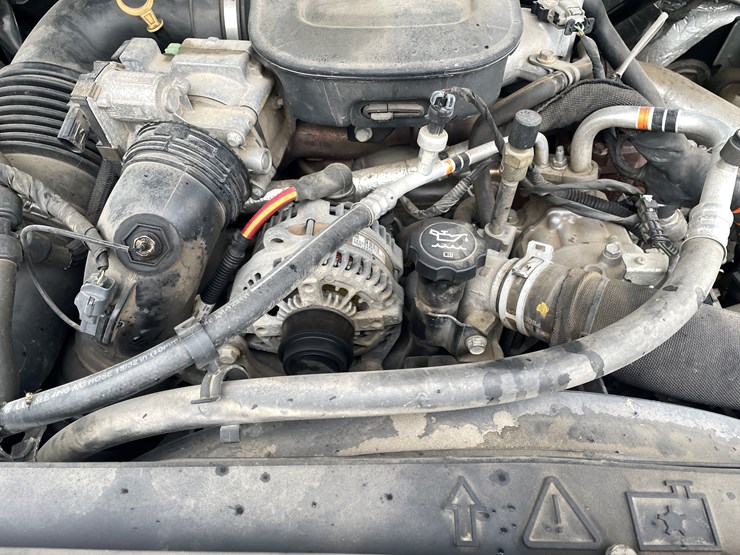 #112-•-2015-chevy-2500-diesel-4x4-pickup-(has-wi-title)-image-38