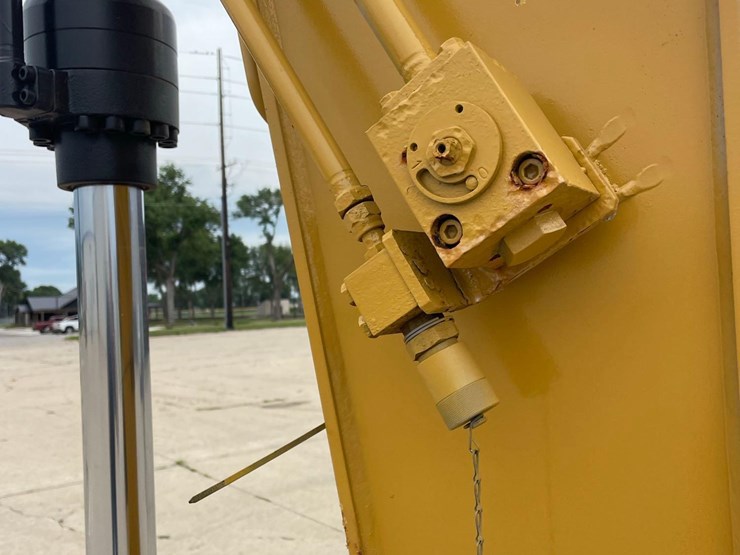 2018-caterpillar-318fl-image-37