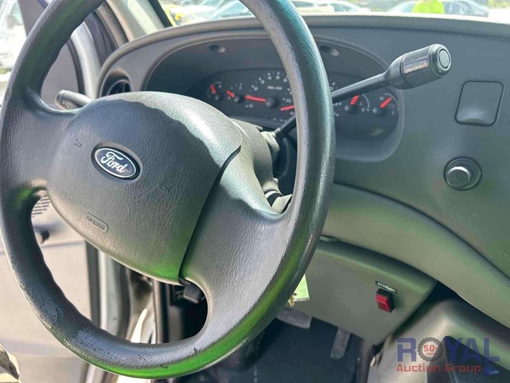 2008-ford-cargo-image-15