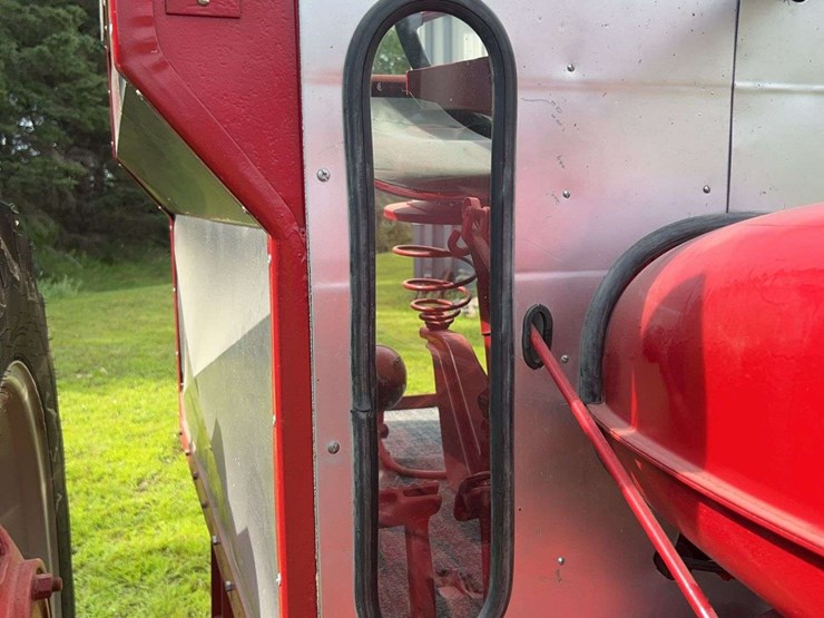 1948-farmall-h-with-automatic-cab-image-27