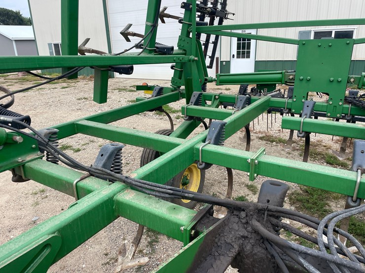 john-deere-2210-image-32