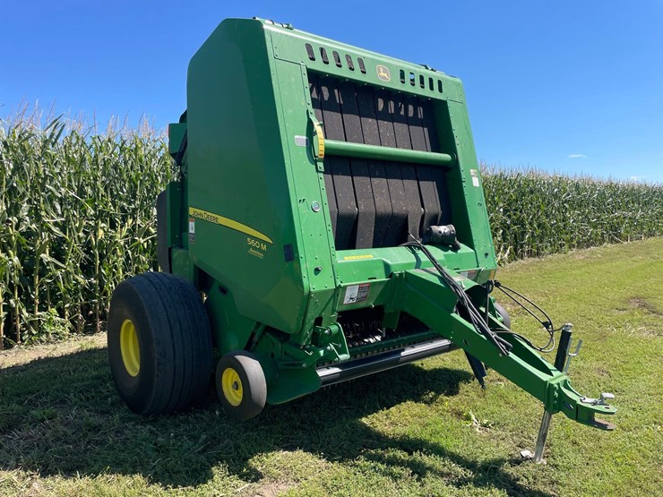 2019-john-deere-560m-image-2