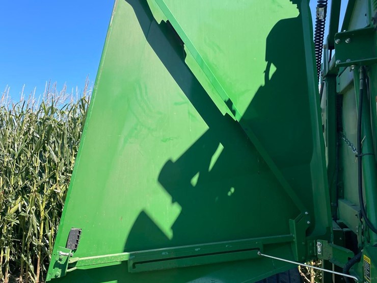 2019-john-deere-560m-image-27