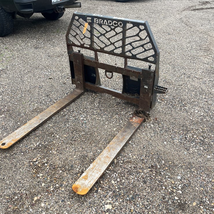 #192 • Bradco Skid Steer Mount Pallet Forks