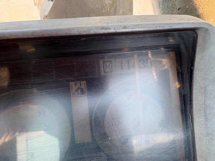 deere-200d-lc-image-22