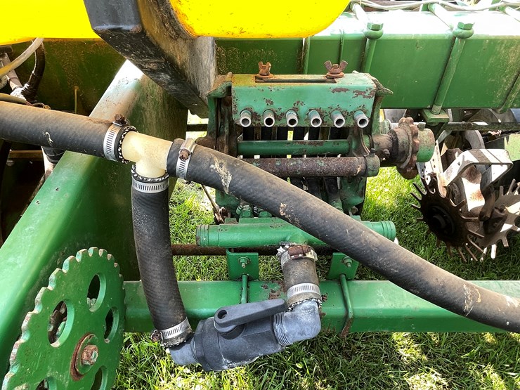 #5551-•-john-deere-p7000-planter-seeder-image-19