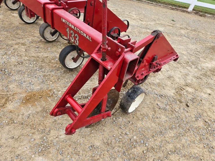 #264-•-ih-233-6-row-30"-3pt-cultivator-image-15
