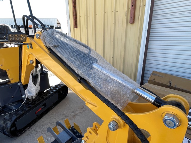 #4600-•-landhero-mini-excavator-image-4