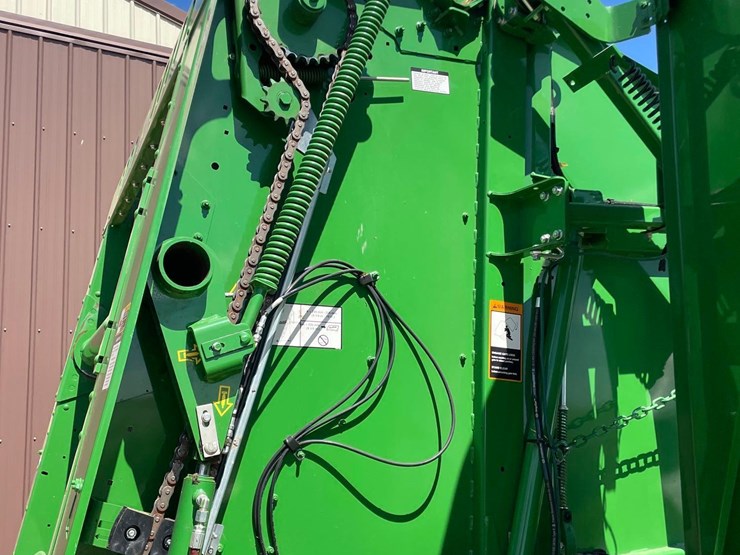 2021-john-deere-560m-image-33