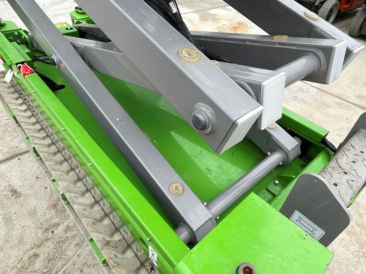 #120-•-2024-frontier-f3820tl-track-drive-scissors-lift-with-outriggers-image-40
