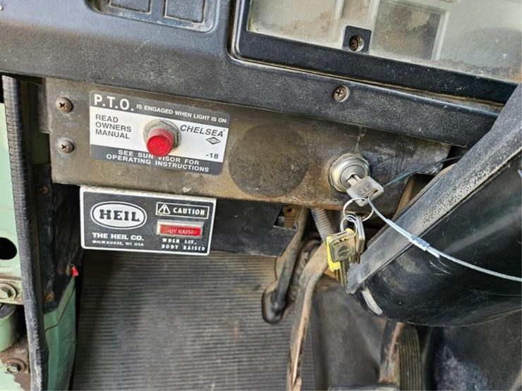 #385-•-1996-ih-4900-crew-cab-dump-truck-image-34