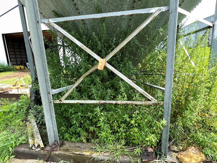 #5493-•-metal-feed-bin-image-13