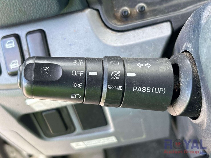 2013-mitsubishi-fuso-fec72w-image-17