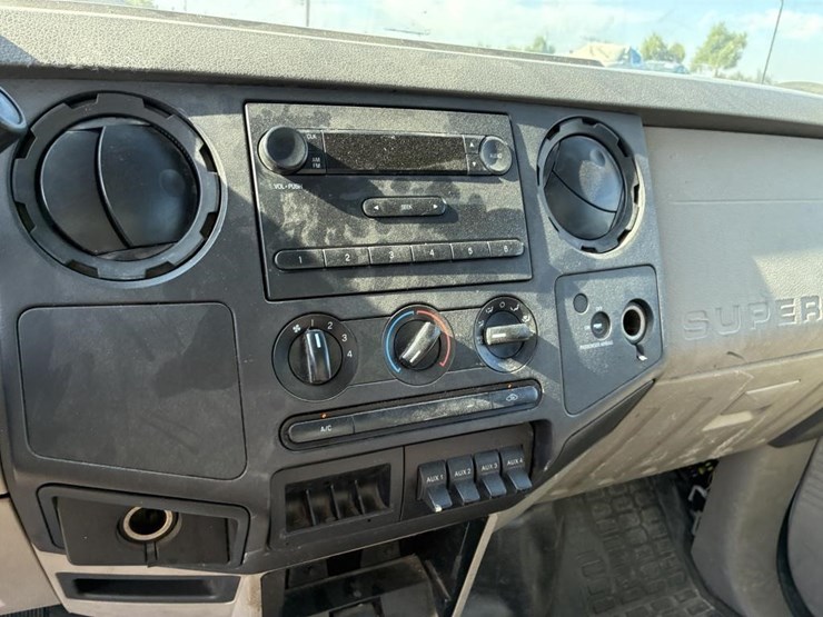 2010-ford-f550-image-14