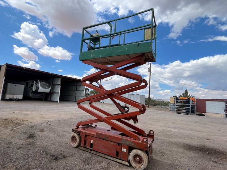#1017-•-scissor-lift-image-2