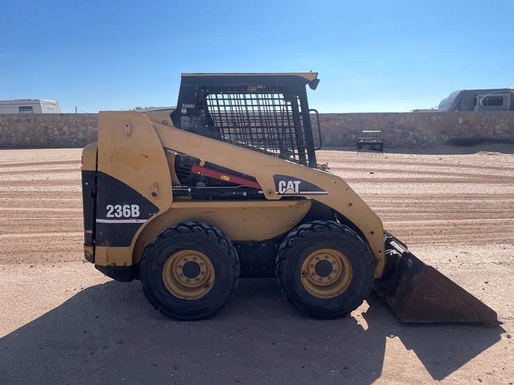 2004-caterpillar-236b-image-2