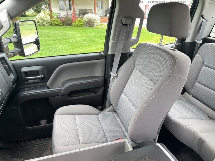 #112-•-2015-chevy-2500-diesel-4x4-pickup-(has-wi-title)-image-44