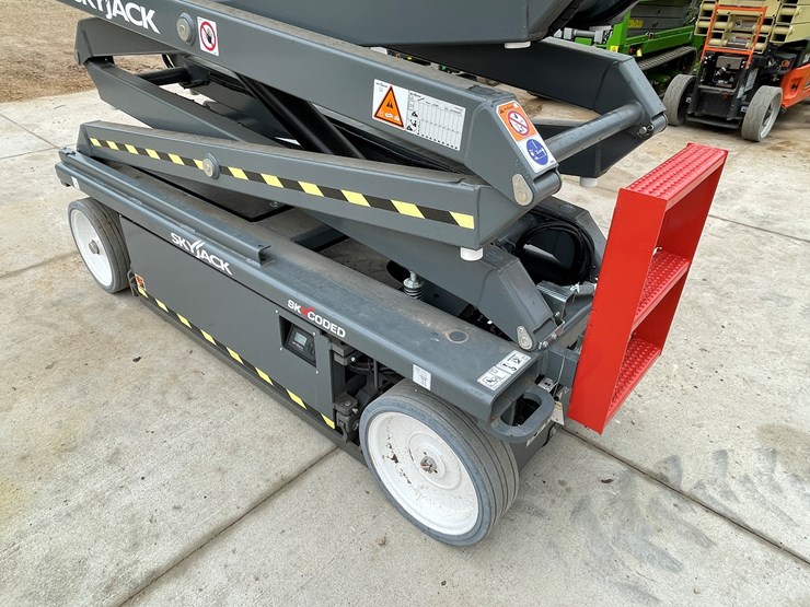 #122-•-2025-skyjack-sj3226e-scissors-lift-image-32