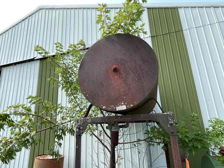 #5494-•-s.o.-company-metal-fuel-tank-on-metal-stand-image-5