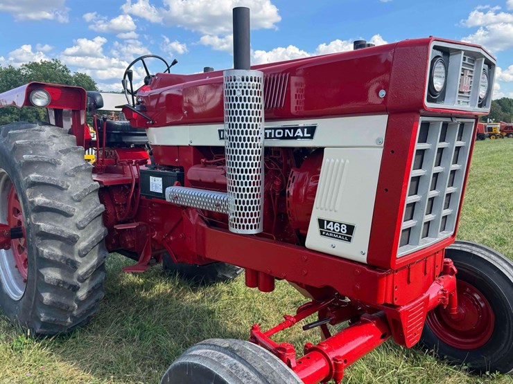 1972-ih-1468-tractor-image-18