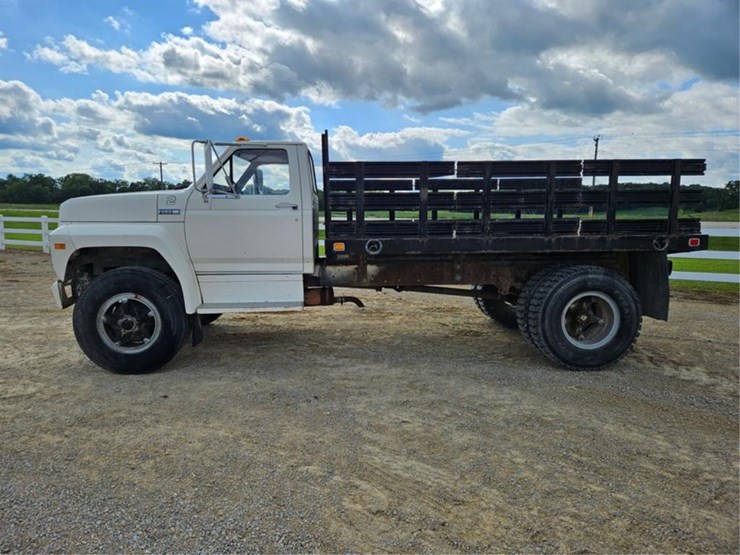 1983-ford-f800-image-2