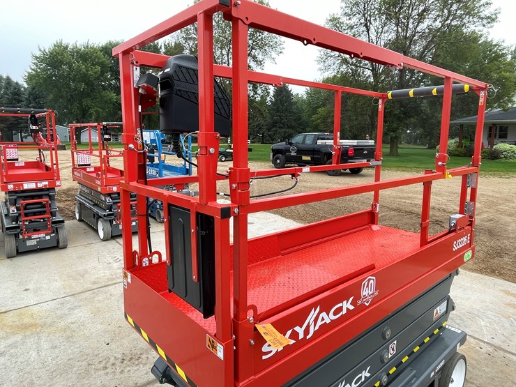 #124-•-2025-skyjack-sj3226e-scissors-lift-image-14