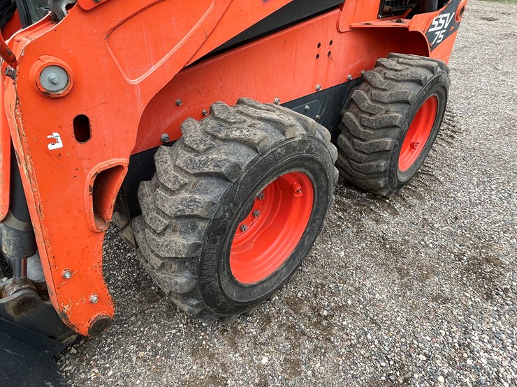 2016-kubota-ssv75-image-18