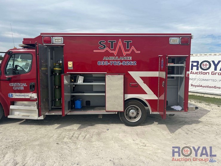 2012-freightliner-m2-106-braun-ambulance-image-18