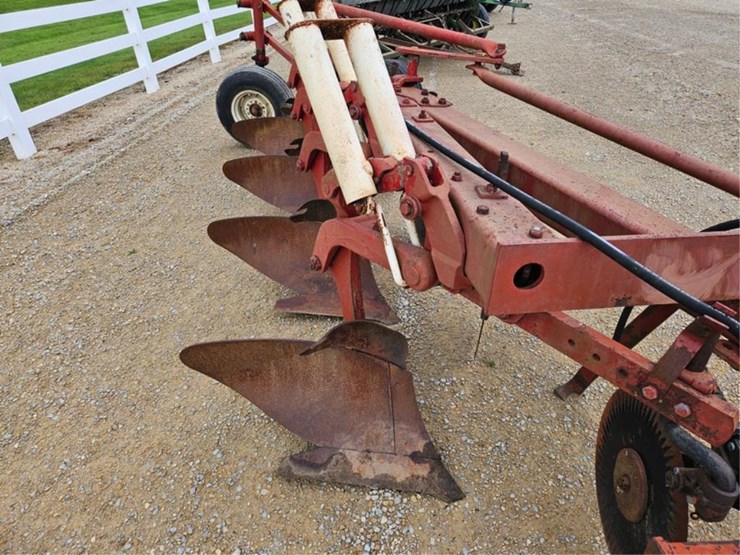 #265-•-ih-720-4-bottom-20"-semi-mount-plow-image-14