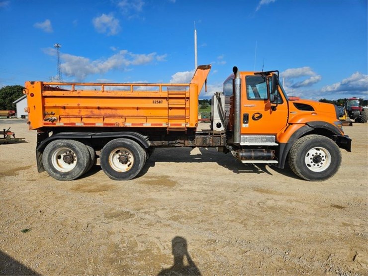 #381-•-2009-ih-7500-tandem-axle-dump-truck-image-6