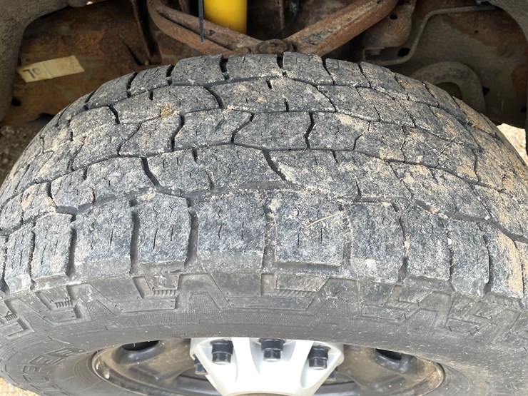 #112-•-2015-chevy-2500-diesel-4x4-pickup-(has-wi-title)-image-12