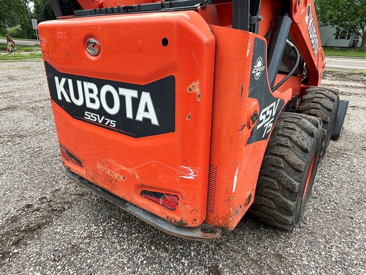2016-kubota-ssv75-image-27