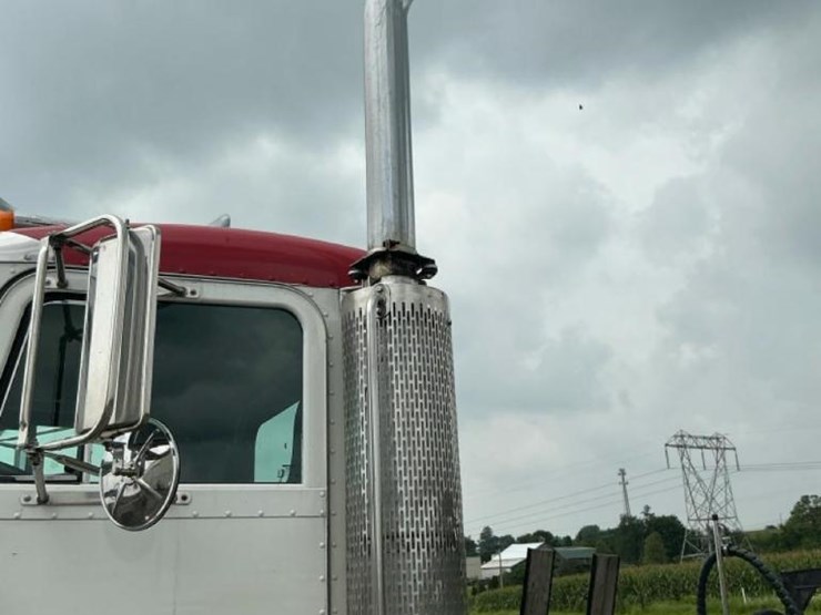#502-•-2004-peterbilt-truck-image-21