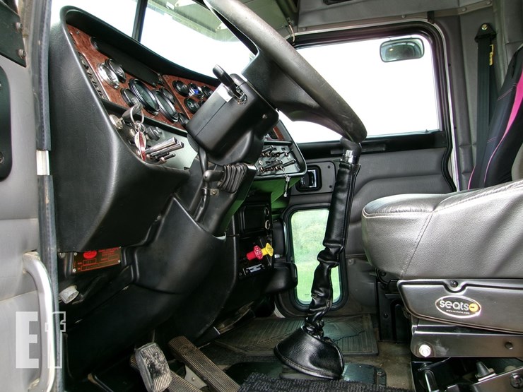 2005-peterbilt-379-image-18