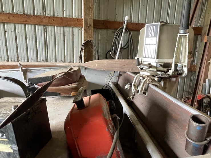 #5492-•-14'-alumacraft-boat-with-chrysler-20hp-outboard-motor-image-23