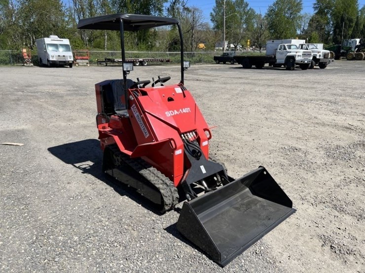 2025-agt-sda-140t-mini-compact-track-loader-image-2