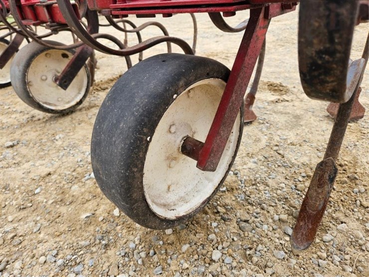 #264-•-ih-233-6-row-30"-3pt-cultivator-image-20